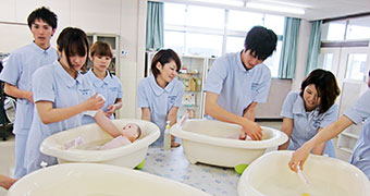 母性看護学方法論：沐浴演習