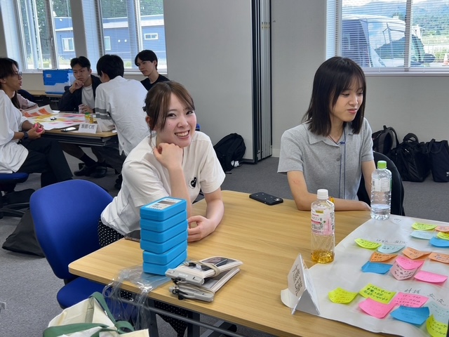 班で浜通りの課題について考える学生