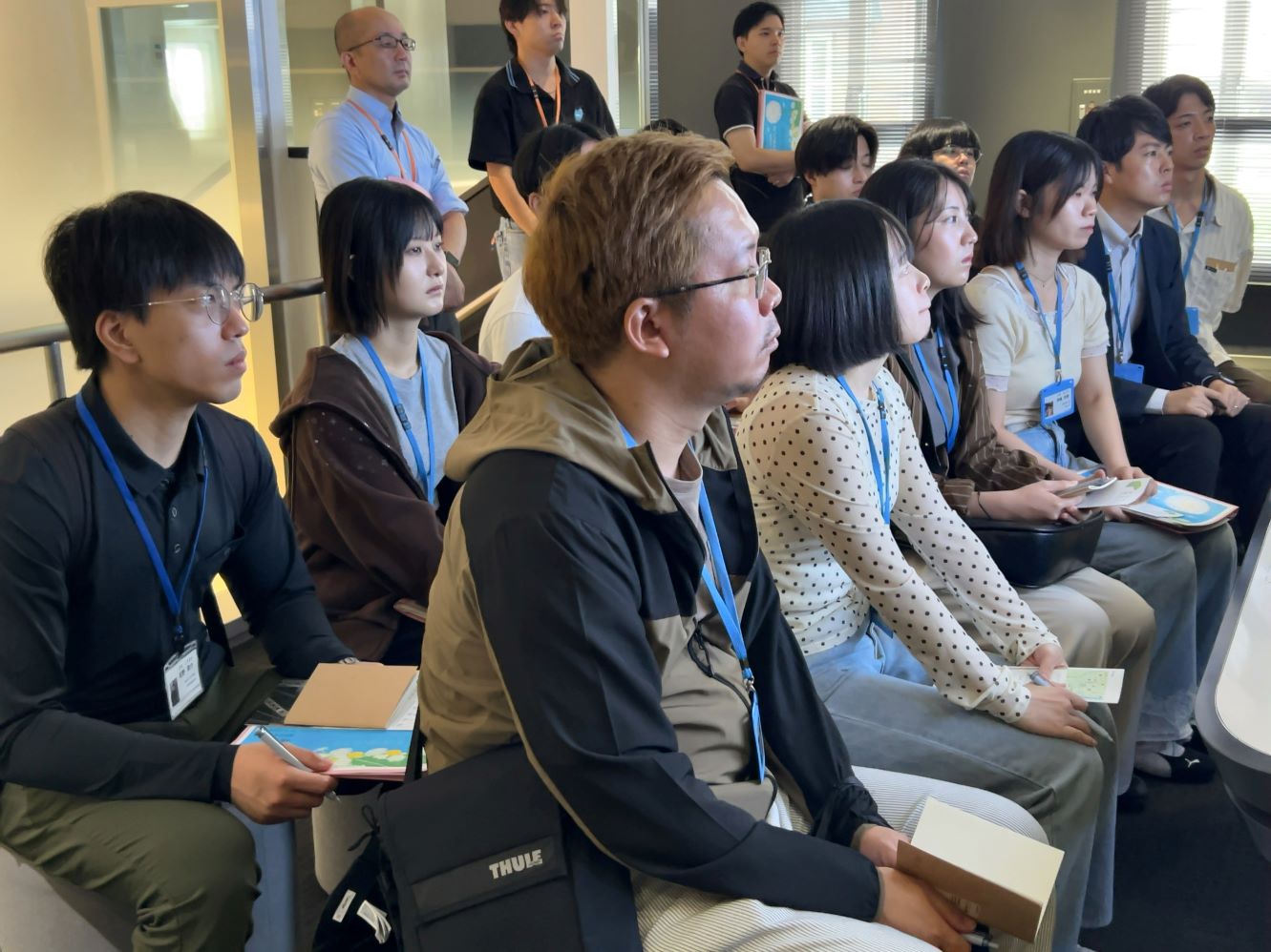 講義に耳を傾けるたんぽぽプロジェクト参加者