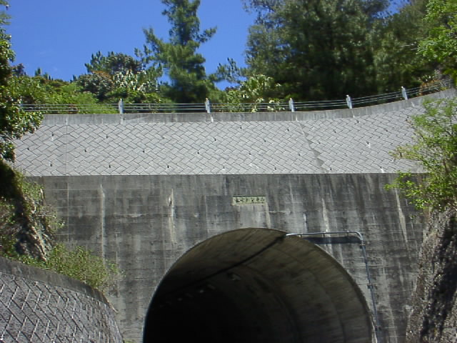長崎トンネル父島
