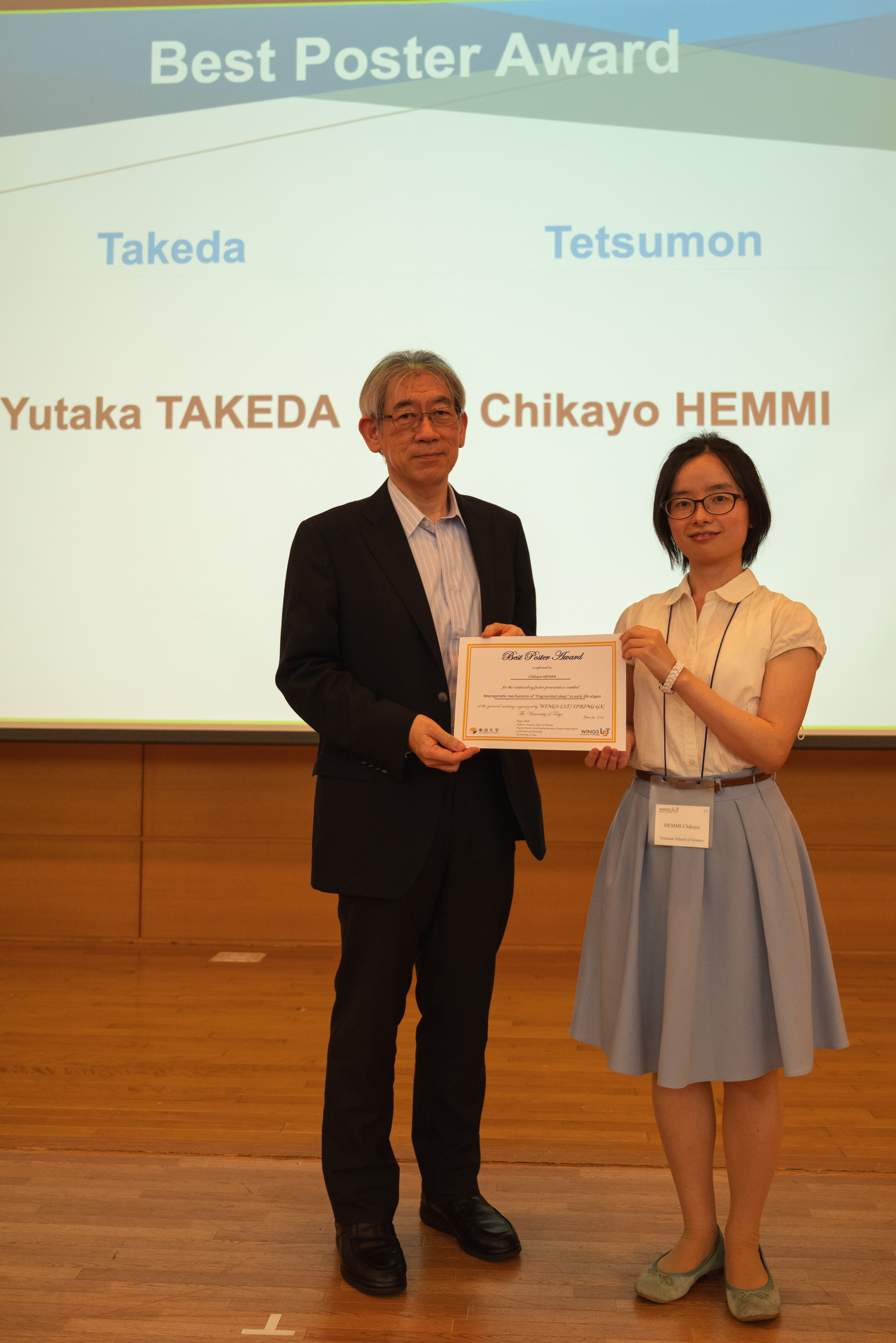 Ceremony, Prof.Okabe(L) and Ms.Henmi(R)