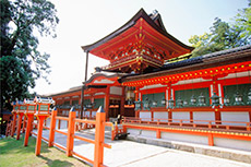 photo: Todai-ji Temple (the Nigatsu-do Hall)